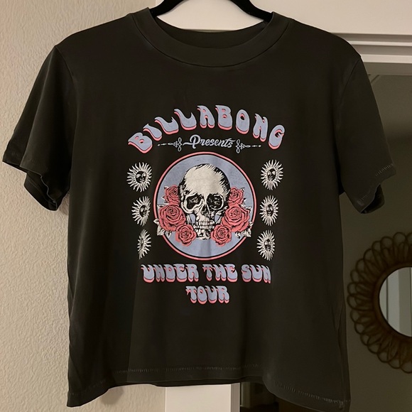 Women’s Billabong t-shirt - Picture 1 of 5